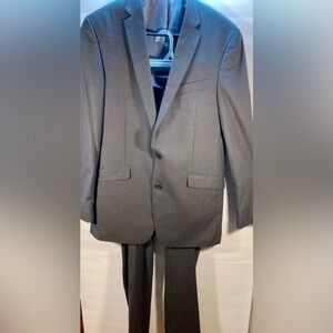 KENNETH COLE REACTION CHARCOAL GREY SUIT SIZE 42X35